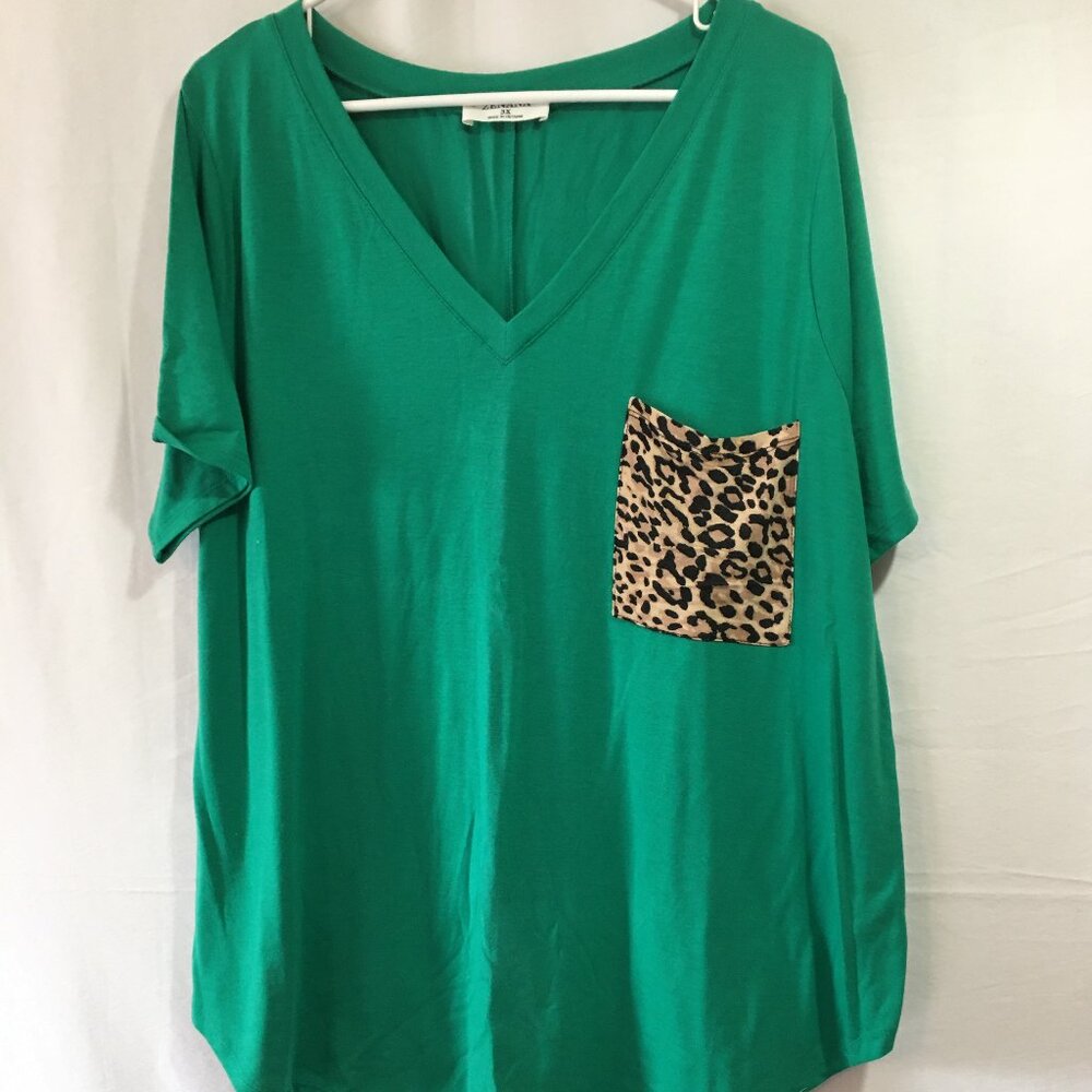 Zenana Outfitters Emerald Green V-Neck Tee with Leopard Pocket